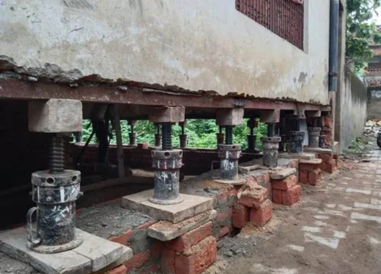 Building Lifting image